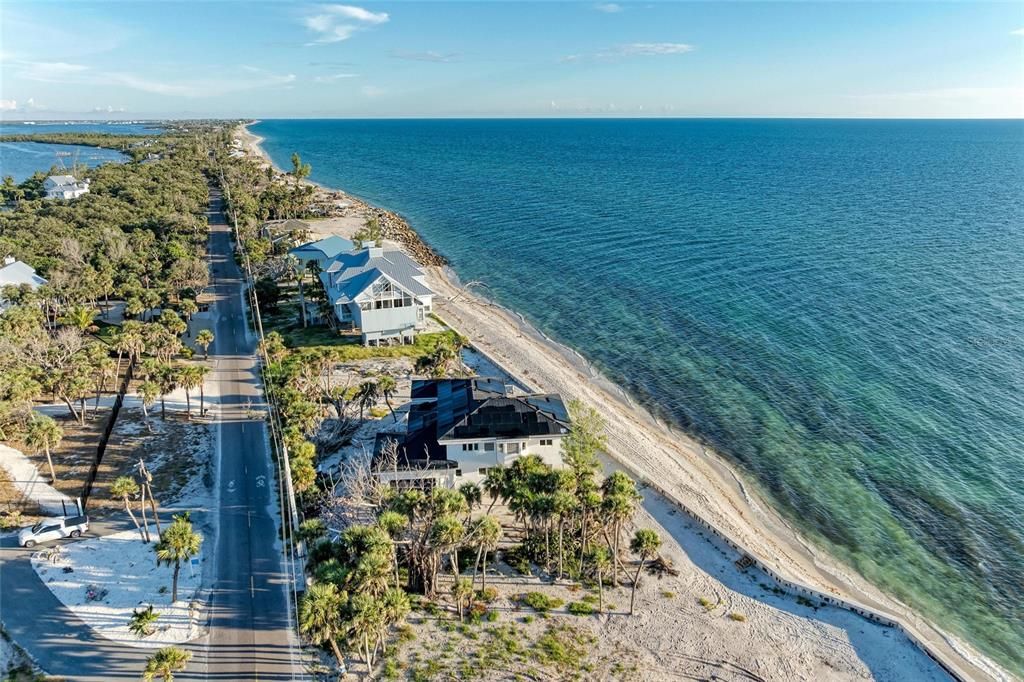 На продажу: $1,749,000 (0.63 acres)