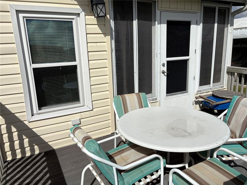 For Sale: $189,000 (2 beds, 2 baths, 812 Square Feet)