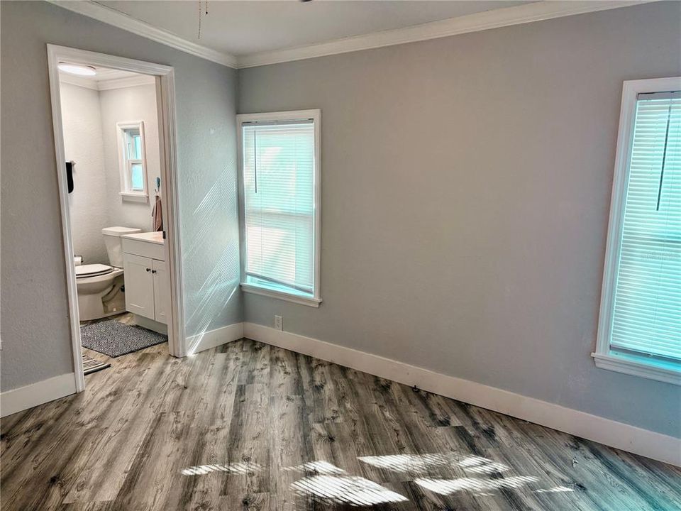 For Sale: $189,000 (2 beds, 2 baths, 812 Square Feet)