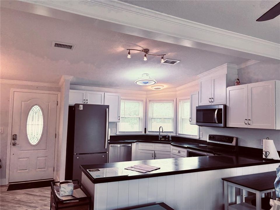 For Sale: $189,000 (2 beds, 2 baths, 812 Square Feet)