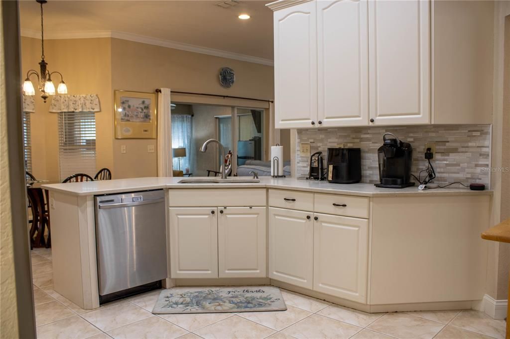 En Venta: $375,000 (3 camas, 2 baños, 2246 Pies cuadrados)