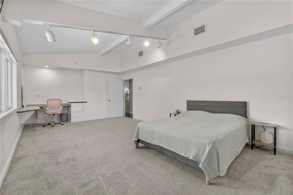 For Sale: $1,575,000 (7 beds, 5 baths, 7448 Square Feet)