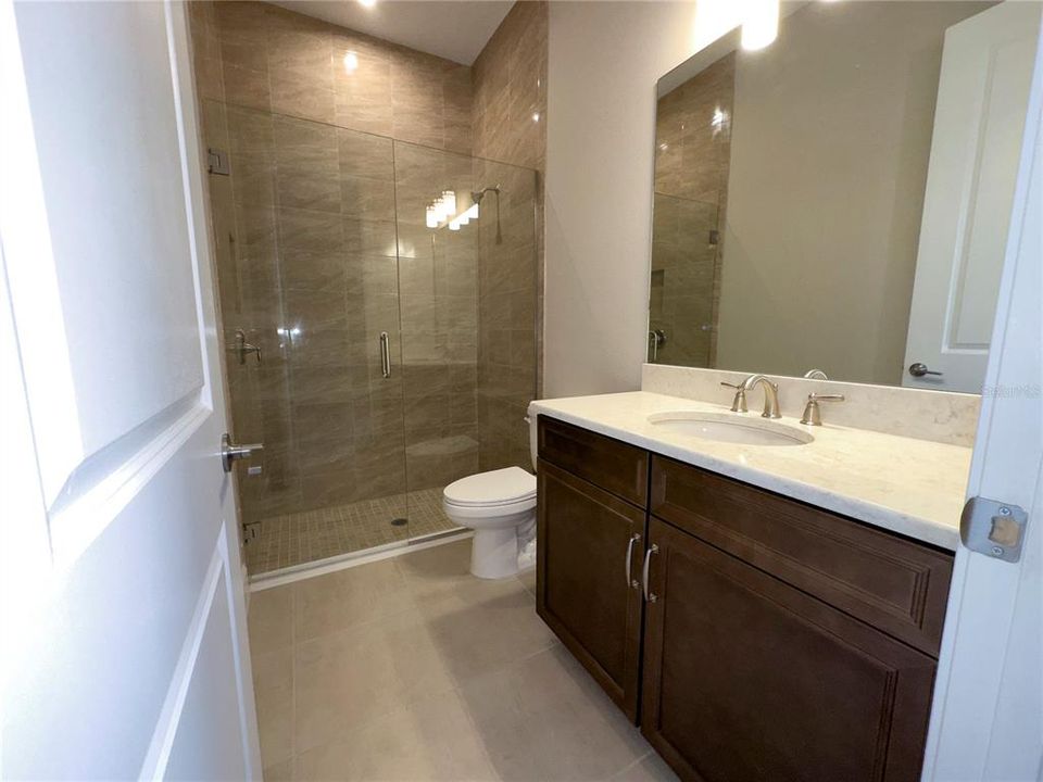 出租: $5,000 (3 贝兹, 3 浴室, 2275 平方英尺)