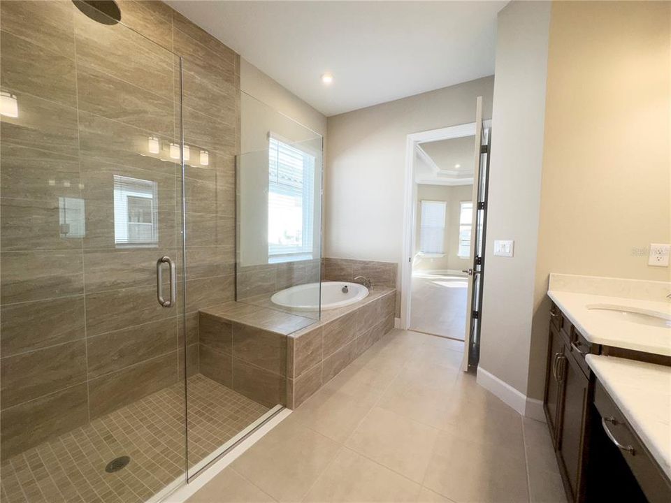 出租: $5,000 (3 贝兹, 3 浴室, 2275 平方英尺)