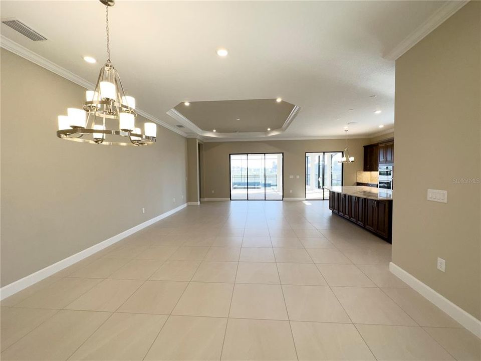 出租: $5,000 (3 贝兹, 3 浴室, 2275 平方英尺)