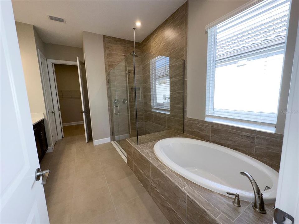 出租: $5,000 (3 贝兹, 3 浴室, 2275 平方英尺)