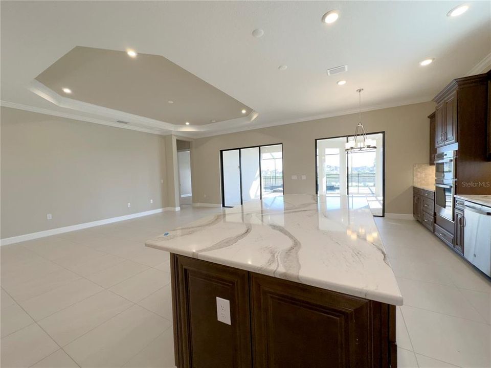 出租: $5,000 (3 贝兹, 3 浴室, 2275 平方英尺)