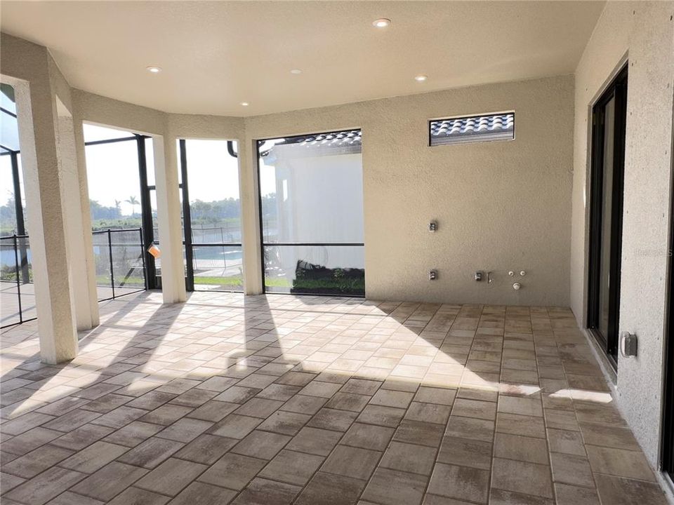 出租: $5,000 (3 贝兹, 3 浴室, 2275 平方英尺)