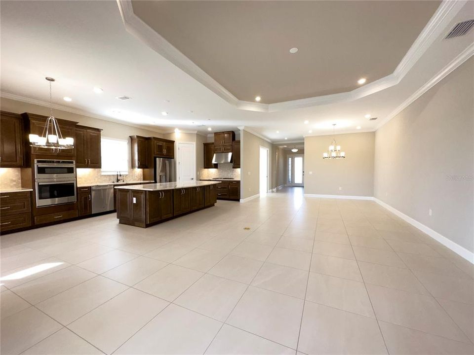 出租: $5,000 (3 贝兹, 3 浴室, 2275 平方英尺)