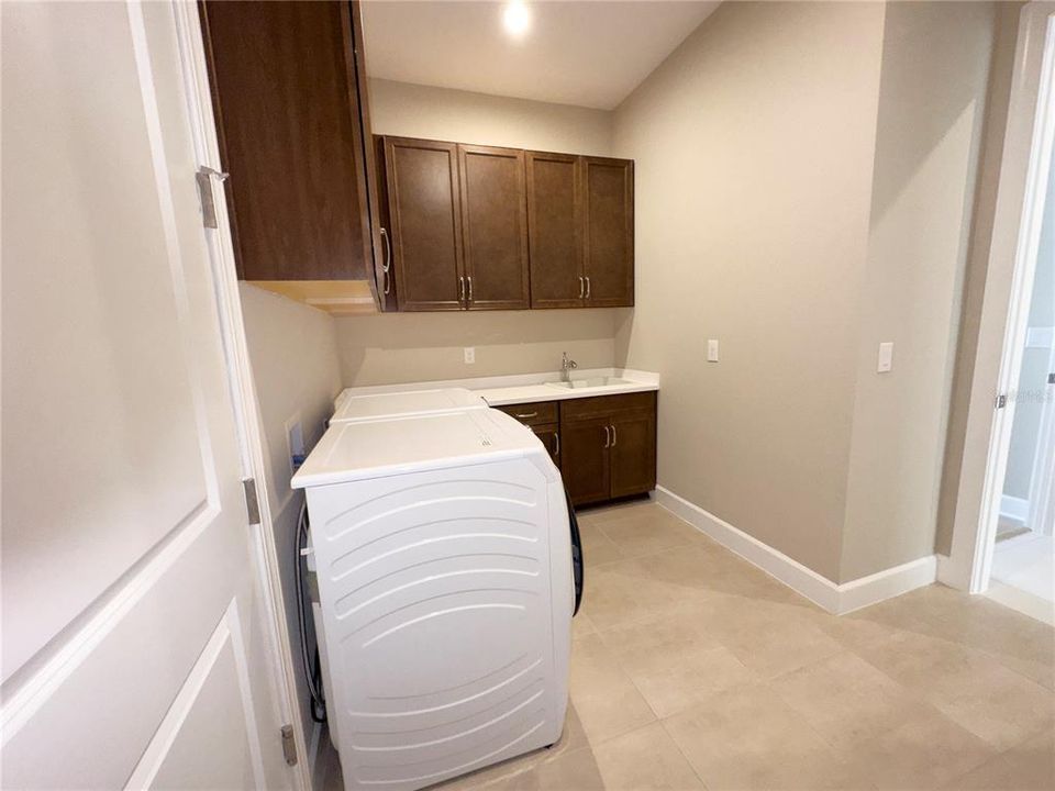 出租: $5,000 (3 贝兹, 3 浴室, 2275 平方英尺)