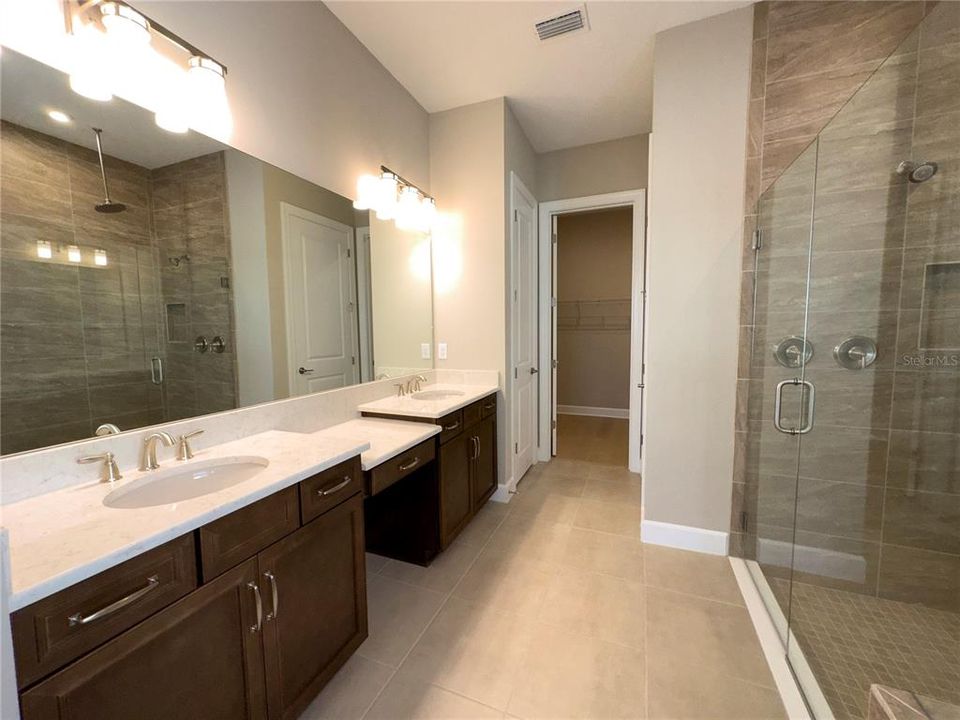 出租: $5,000 (3 贝兹, 3 浴室, 2275 平方英尺)