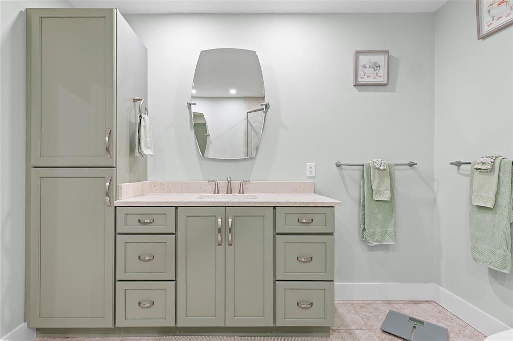 Activo con contrato: $420,000 (3 camas, 2 baños, 1738 Pies cuadrados)