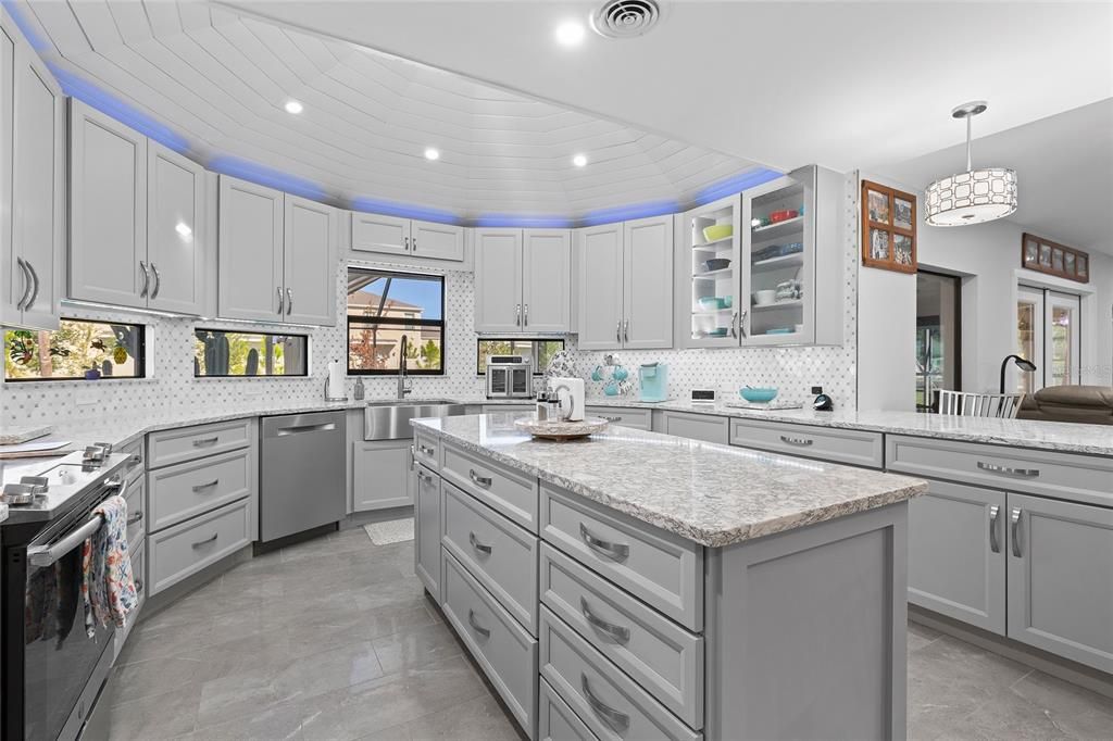 Activo con contrato: $420,000 (3 camas, 2 baños, 1738 Pies cuadrados)