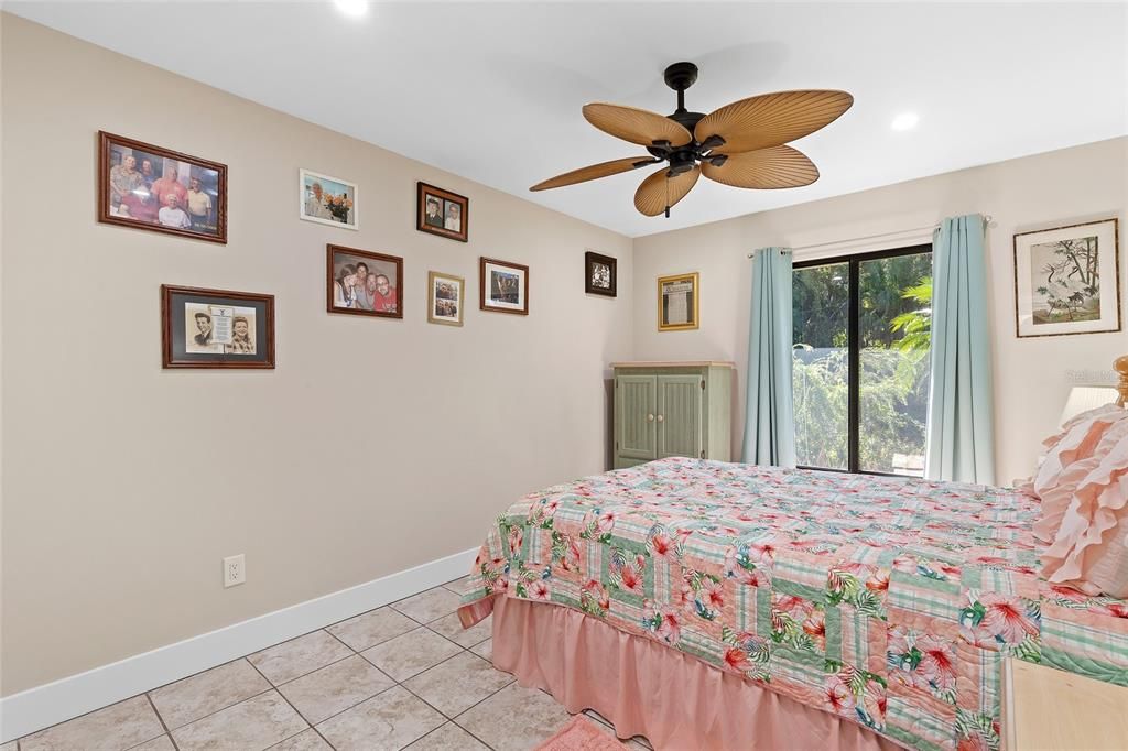 Activo con contrato: $420,000 (3 camas, 2 baños, 1738 Pies cuadrados)