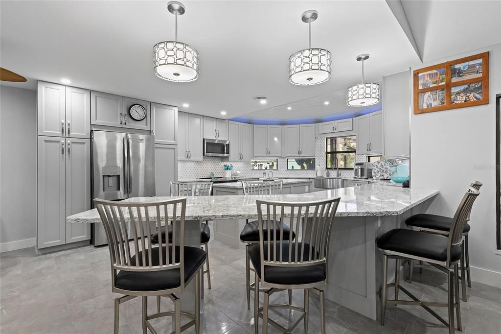 Activo con contrato: $420,000 (3 camas, 2 baños, 1738 Pies cuadrados)