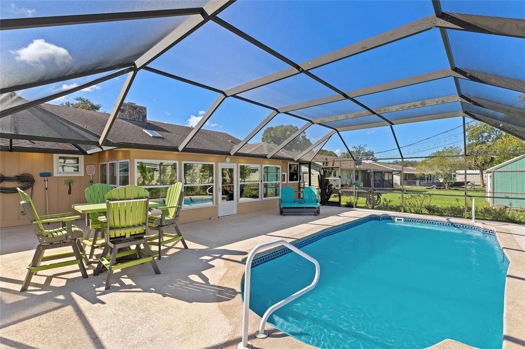 Activo con contrato: $420,000 (3 camas, 2 baños, 1738 Pies cuadrados)