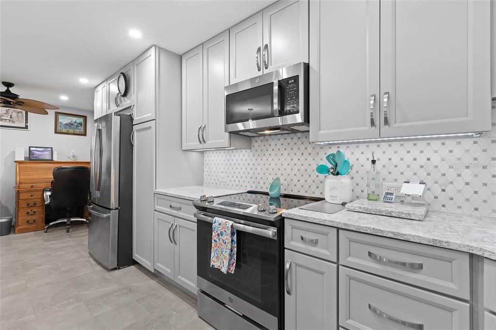 Activo con contrato: $420,000 (3 camas, 2 baños, 1738 Pies cuadrados)