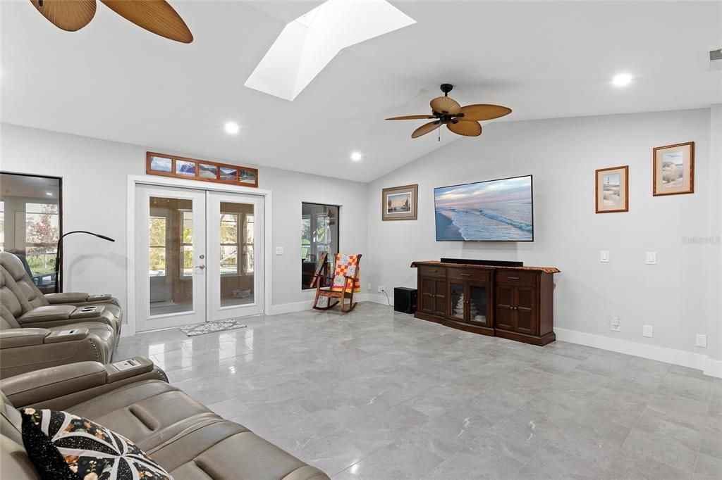 Activo con contrato: $420,000 (3 camas, 2 baños, 1738 Pies cuadrados)