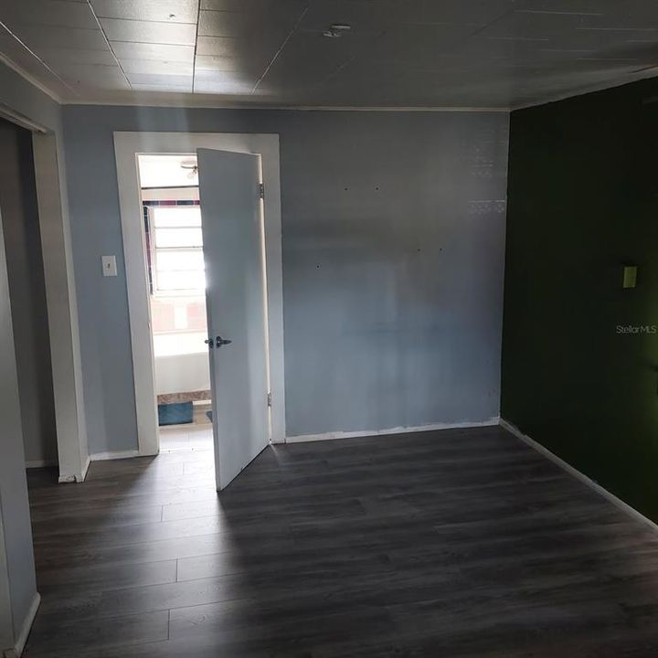 На продажу: $184,900 (1 спален, 1 ванн, 708 Квадратных фут)