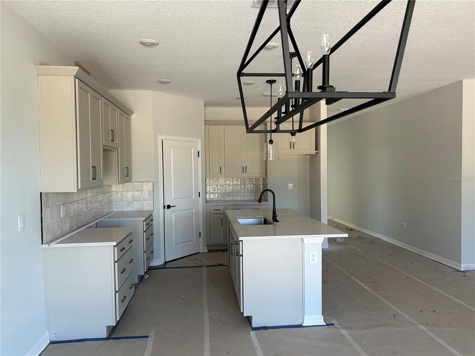 Active With Contract: $528,308 (5 beds, 3 baths, 2725 Square Feet)