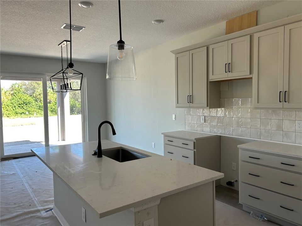 Active With Contract: $528,308 (5 beds, 3 baths, 2725 Square Feet)