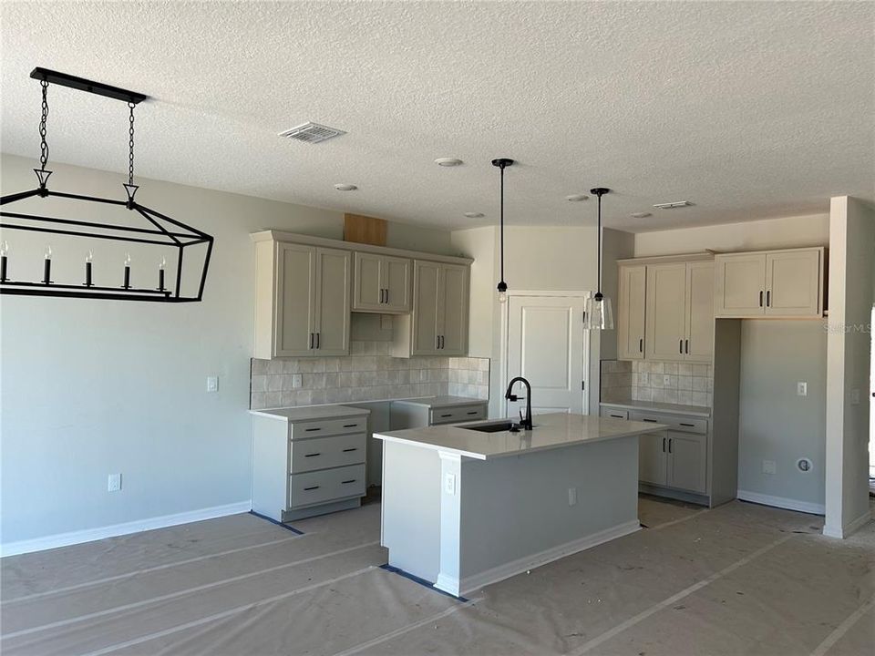 Active With Contract: $528,308 (5 beds, 3 baths, 2725 Square Feet)