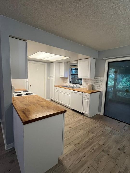 For Rent: $1,800 (2 beds, 1 baths, 1100 Square Feet)