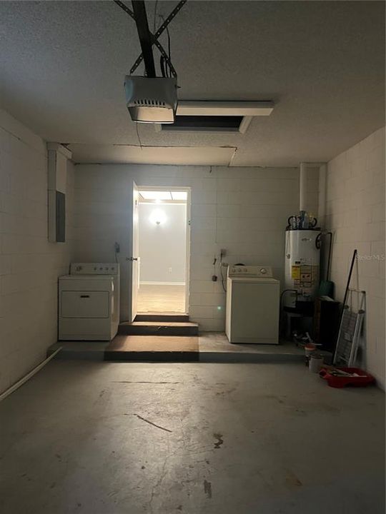 For Rent: $1,800 (2 beds, 1 baths, 1100 Square Feet)