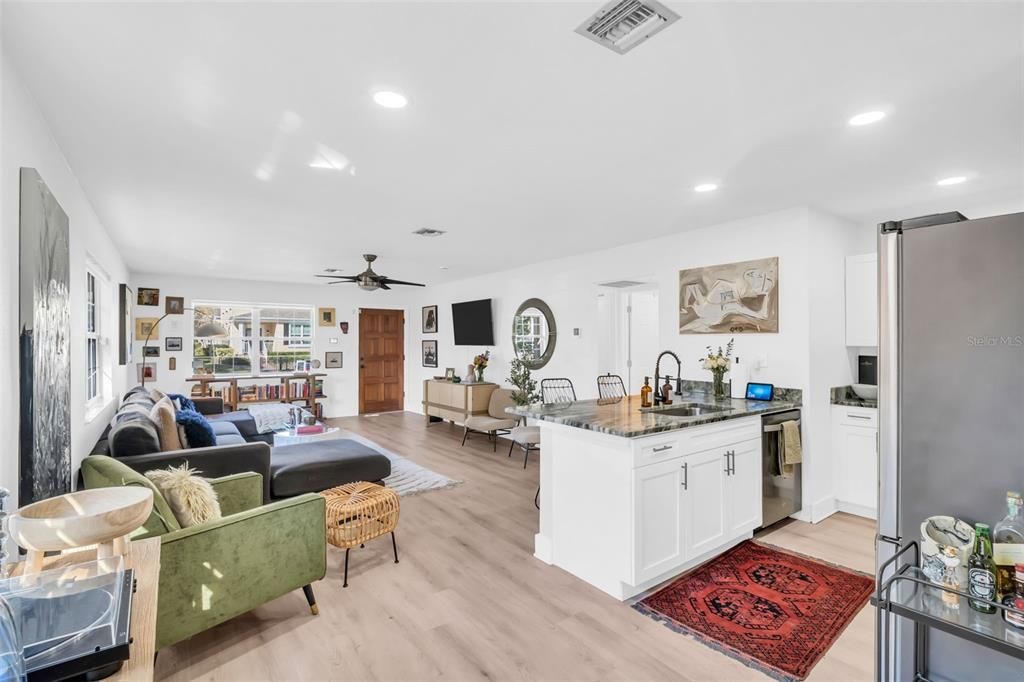 For Sale: $595,000 (3 beds, 3 baths, 1708 Square Feet)