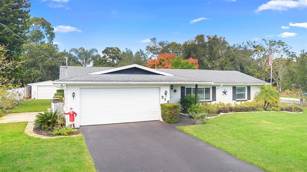 Active With Contract: $400,000 (3 beds, 2 baths, 1511 Square Feet)