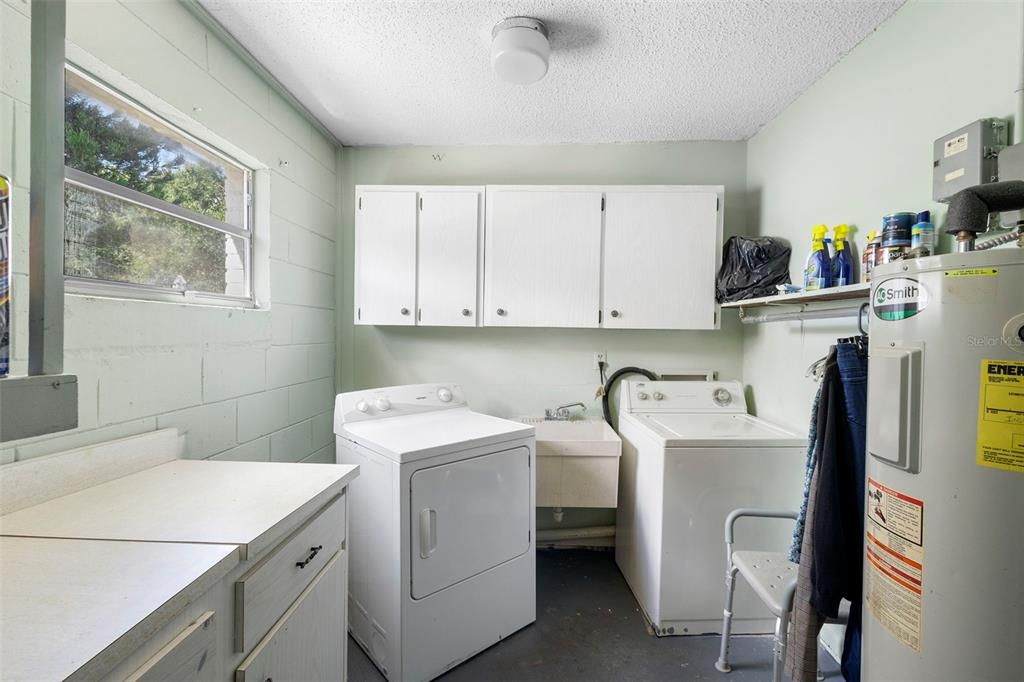 Active With Contract: $400,000 (3 beds, 2 baths, 1511 Square Feet)