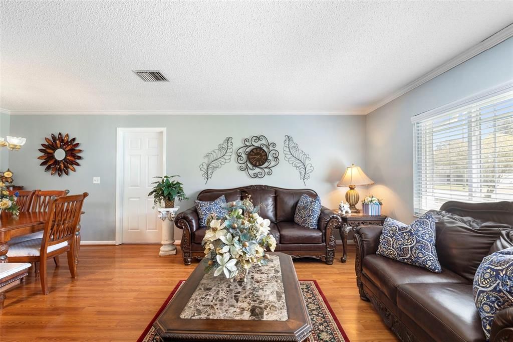 Active With Contract: $400,000 (3 beds, 2 baths, 1511 Square Feet)