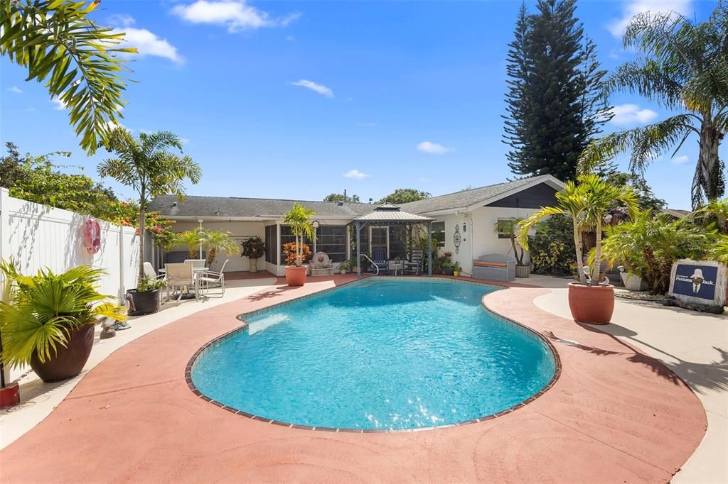 Active With Contract: $400,000 (3 beds, 2 baths, 1511 Square Feet)