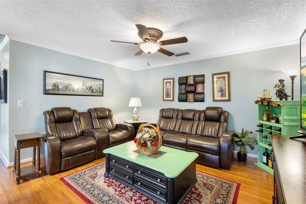 Active With Contract: $400,000 (3 beds, 2 baths, 1511 Square Feet)