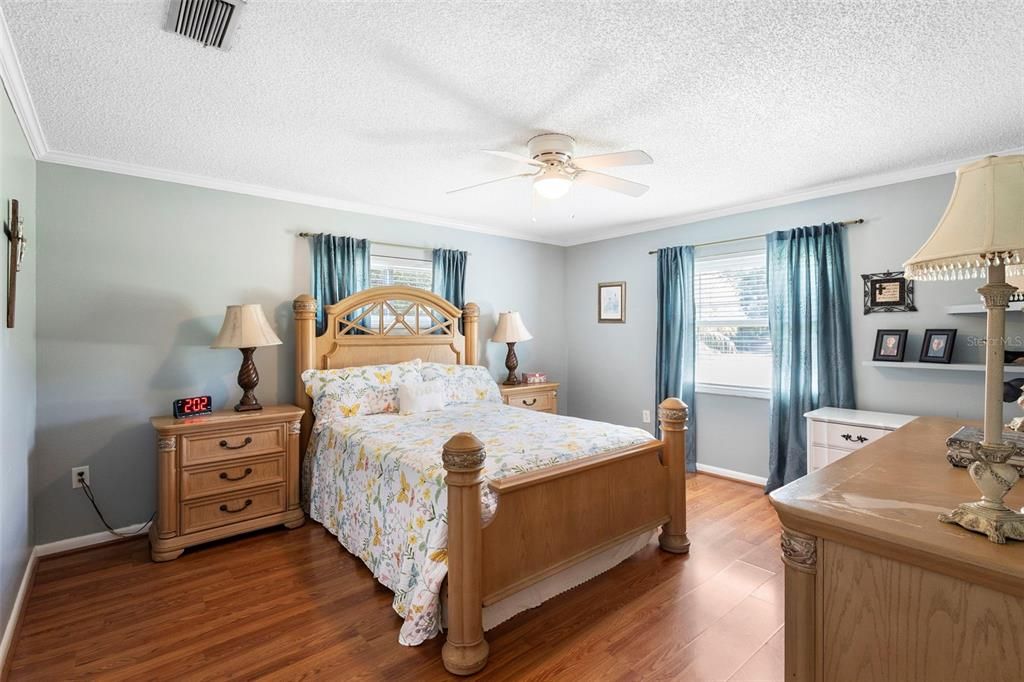 Active With Contract: $400,000 (3 beds, 2 baths, 1511 Square Feet)