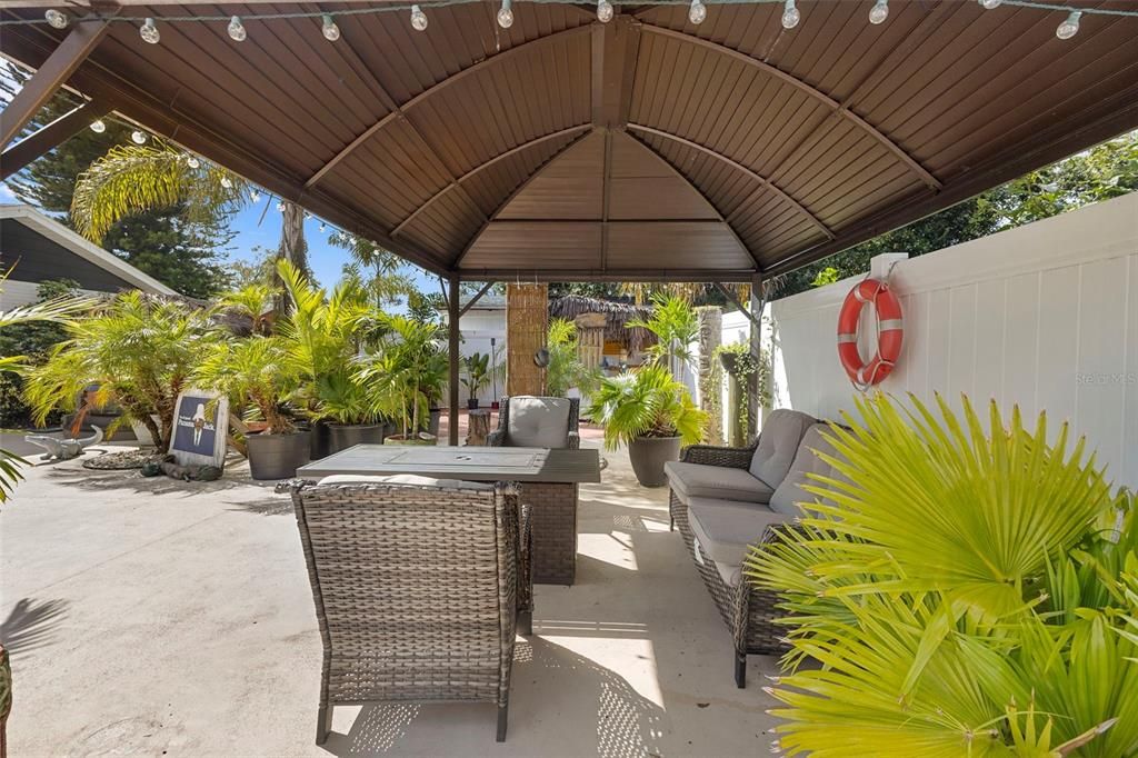 Active With Contract: $400,000 (3 beds, 2 baths, 1511 Square Feet)