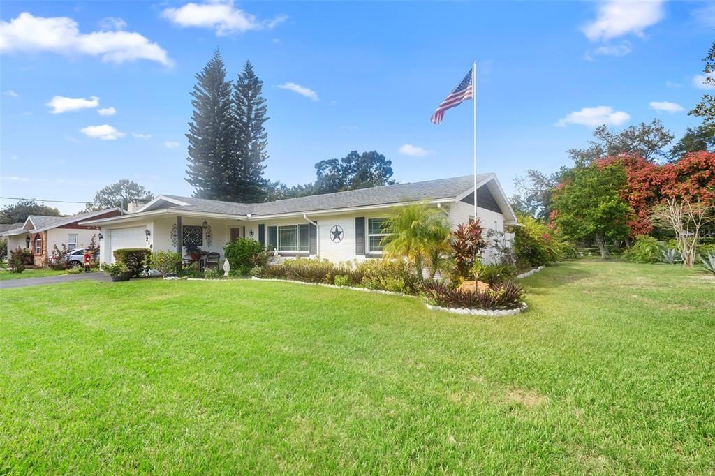 Active With Contract: $400,000 (3 beds, 2 baths, 1511 Square Feet)