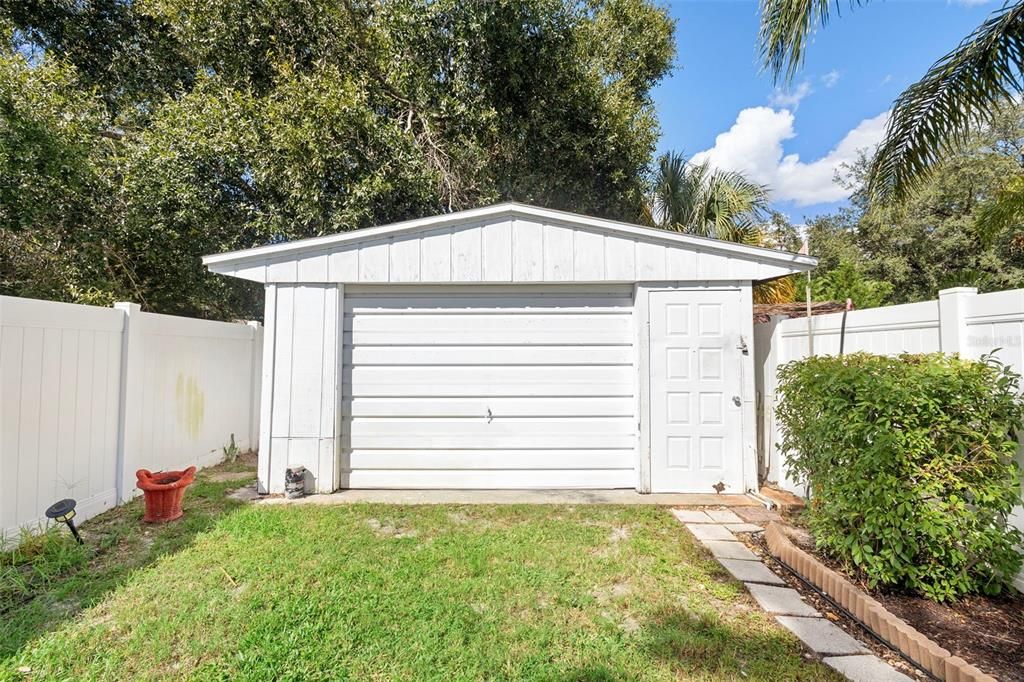 Active With Contract: $400,000 (3 beds, 2 baths, 1511 Square Feet)