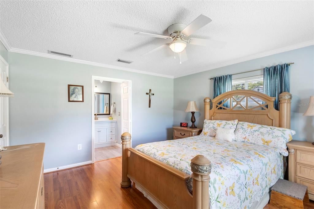 Active With Contract: $400,000 (3 beds, 2 baths, 1511 Square Feet)