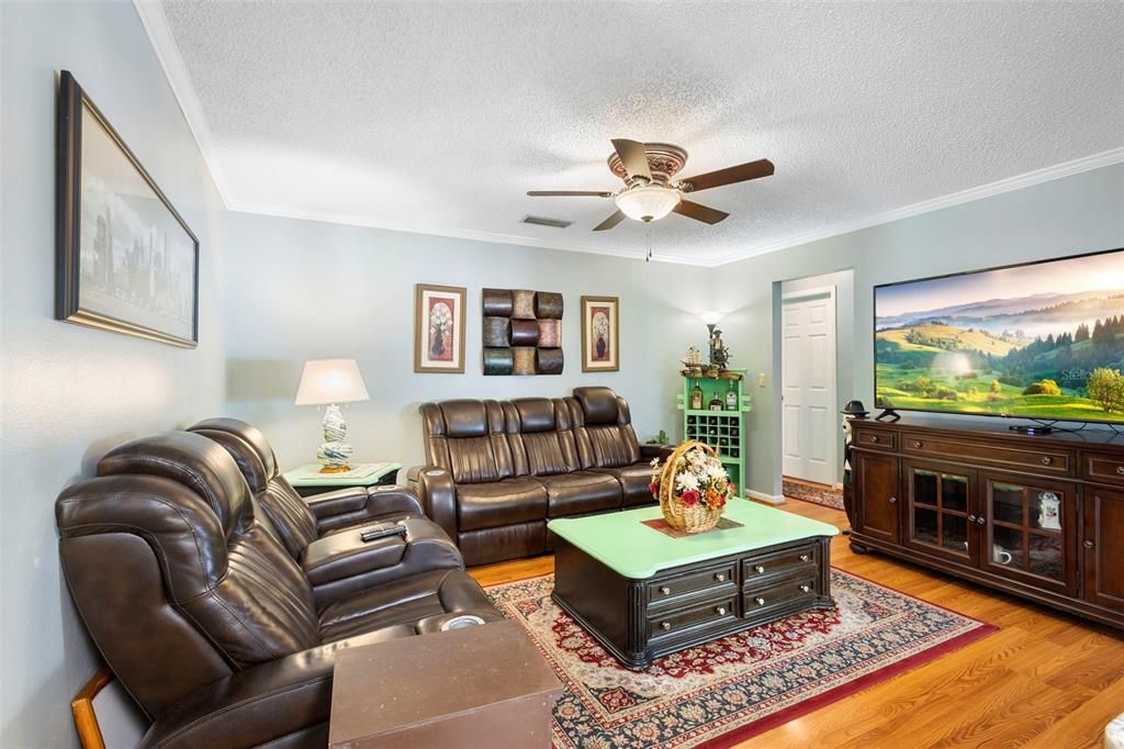 Active With Contract: $400,000 (3 beds, 2 baths, 1511 Square Feet)