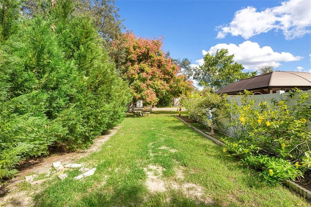 Active With Contract: $400,000 (3 beds, 2 baths, 1511 Square Feet)