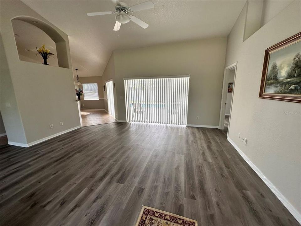 出租: $2,250 (3 贝兹, 2 浴室, 1543 平方英尺)