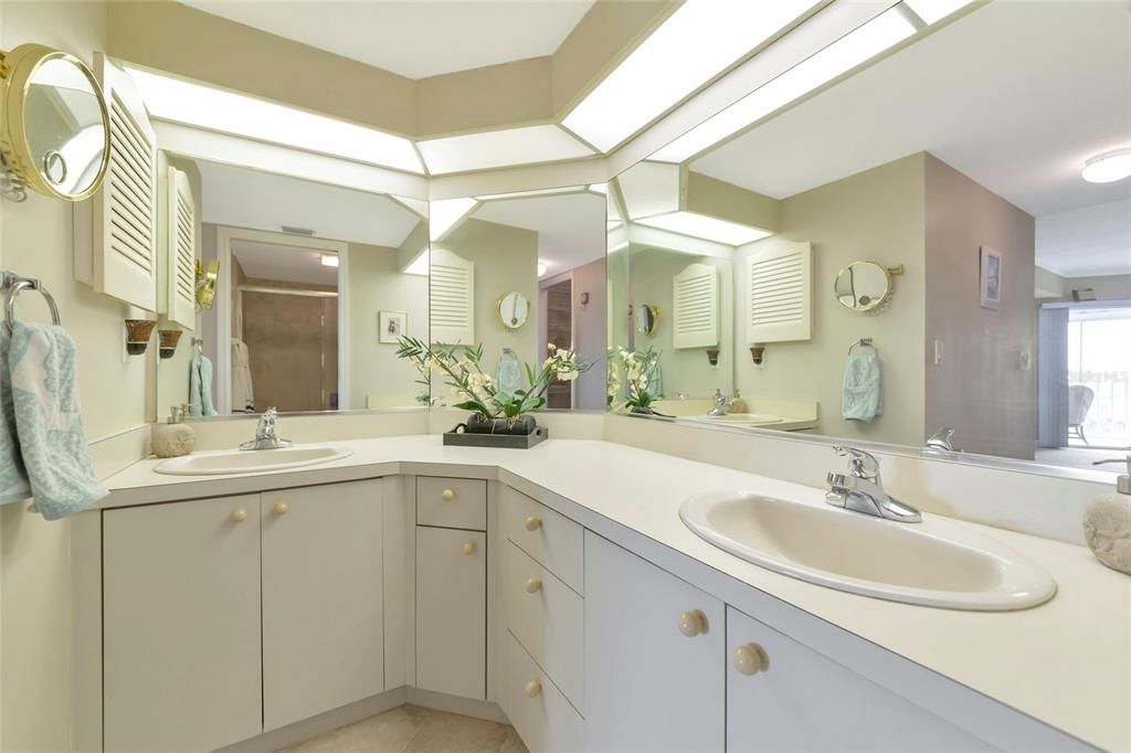 For Sale: $575,000 (3 beds, 2 baths, 1866 Square Feet)