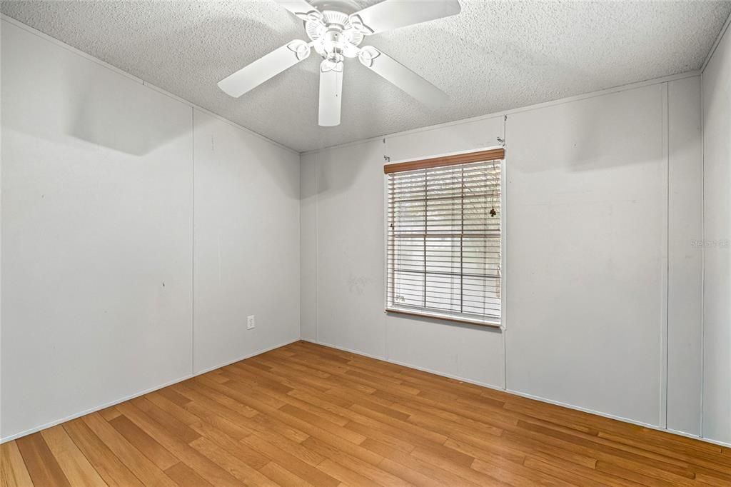 待售: $240,000 (4 贝兹, 2 浴室, 2280 平方英尺)