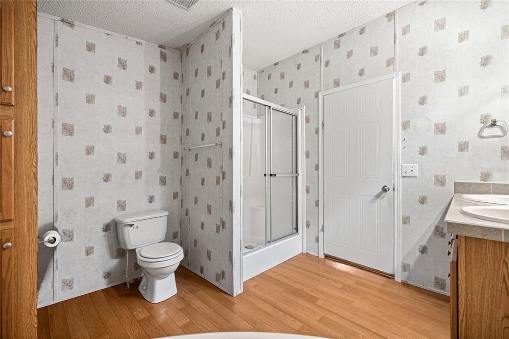 待售: $240,000 (4 贝兹, 2 浴室, 2280 平方英尺)