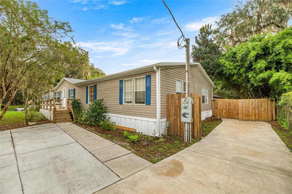 待售: $240,000 (4 贝兹, 2 浴室, 2280 平方英尺)