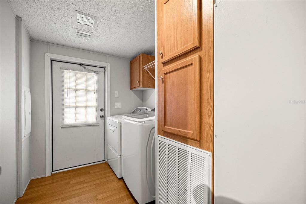 待售: $240,000 (4 贝兹, 2 浴室, 2280 平方英尺)