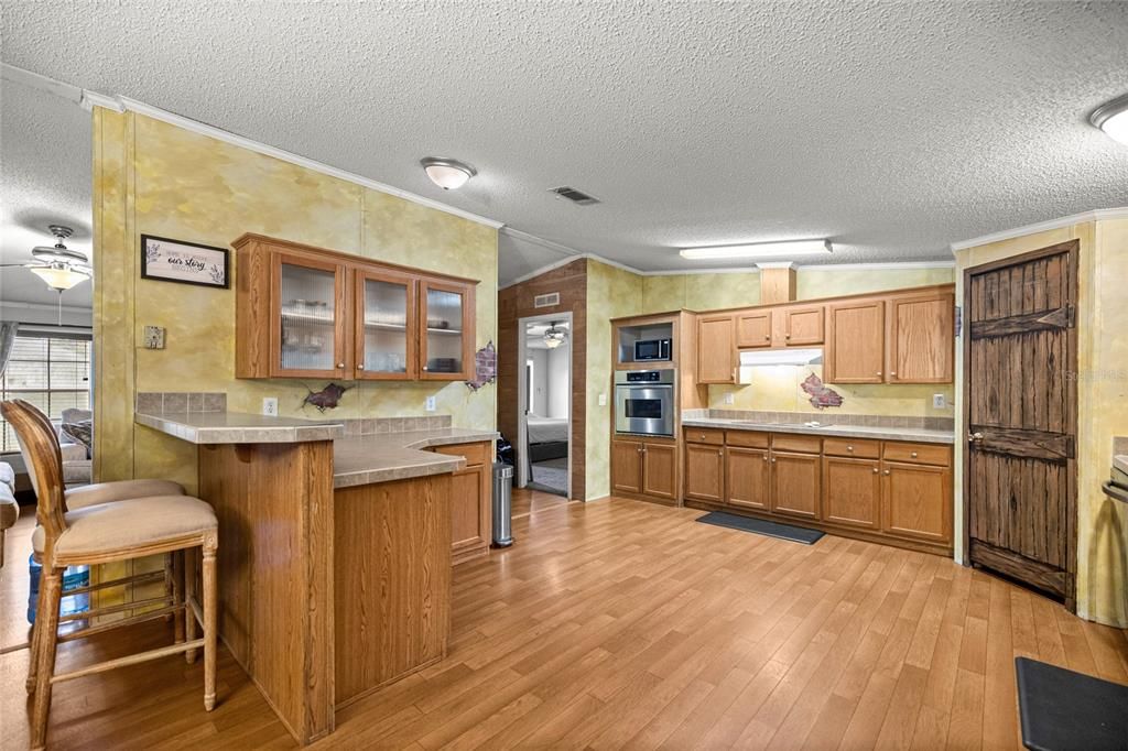 待售: $240,000 (4 贝兹, 2 浴室, 2280 平方英尺)