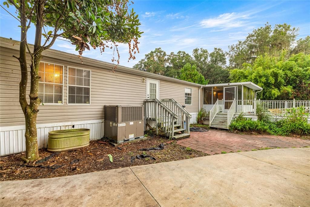 待售: $240,000 (4 贝兹, 2 浴室, 2280 平方英尺)