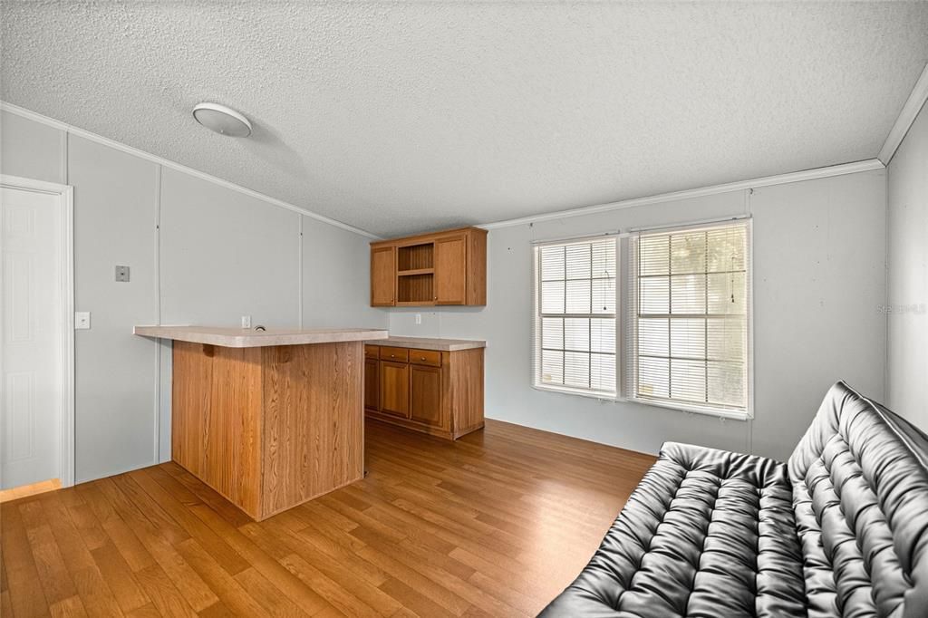 待售: $240,000 (4 贝兹, 2 浴室, 2280 平方英尺)